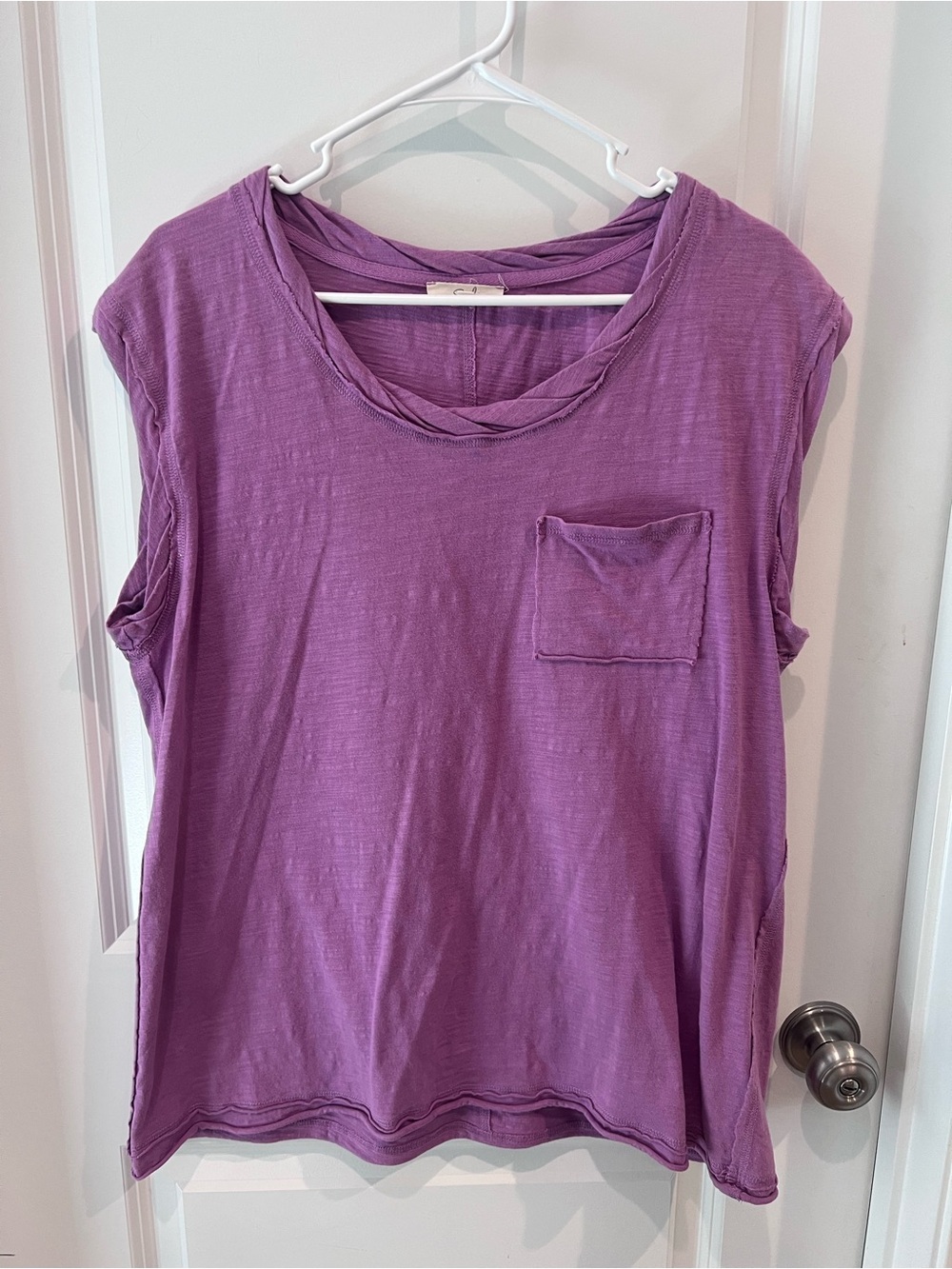 Easel top size small - oversized see measurements
